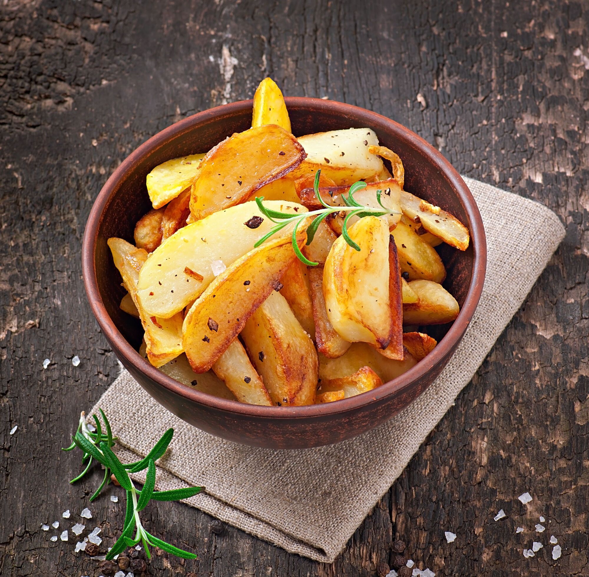Как приготовить самый хрустящий жареный картофель: нужно добавить только один ингредиент