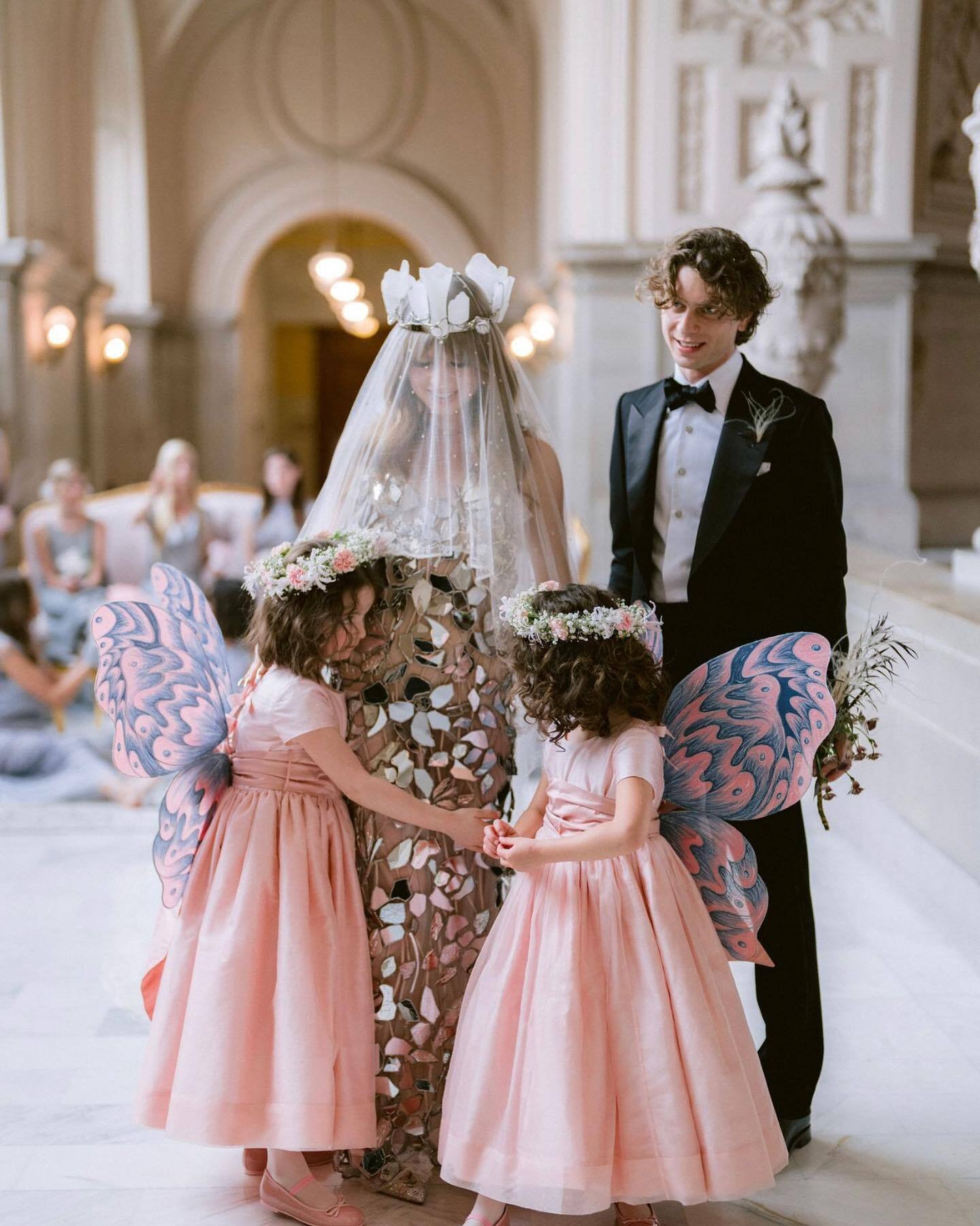 Спадкоємиця одного з найскупіших мільярдерів світу подала на розлучення: розкішне весілля Айві Гетті з Тобіасом Енгелем у 2021 році вразило всіх. Фото