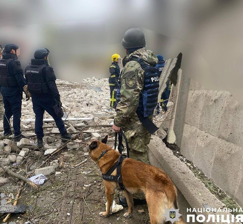 Унаслідок удару РФ по Чернігову загинула 25-річна лейтенант поліції: нові деталі атаки і відео порятунку одного з потерпілих