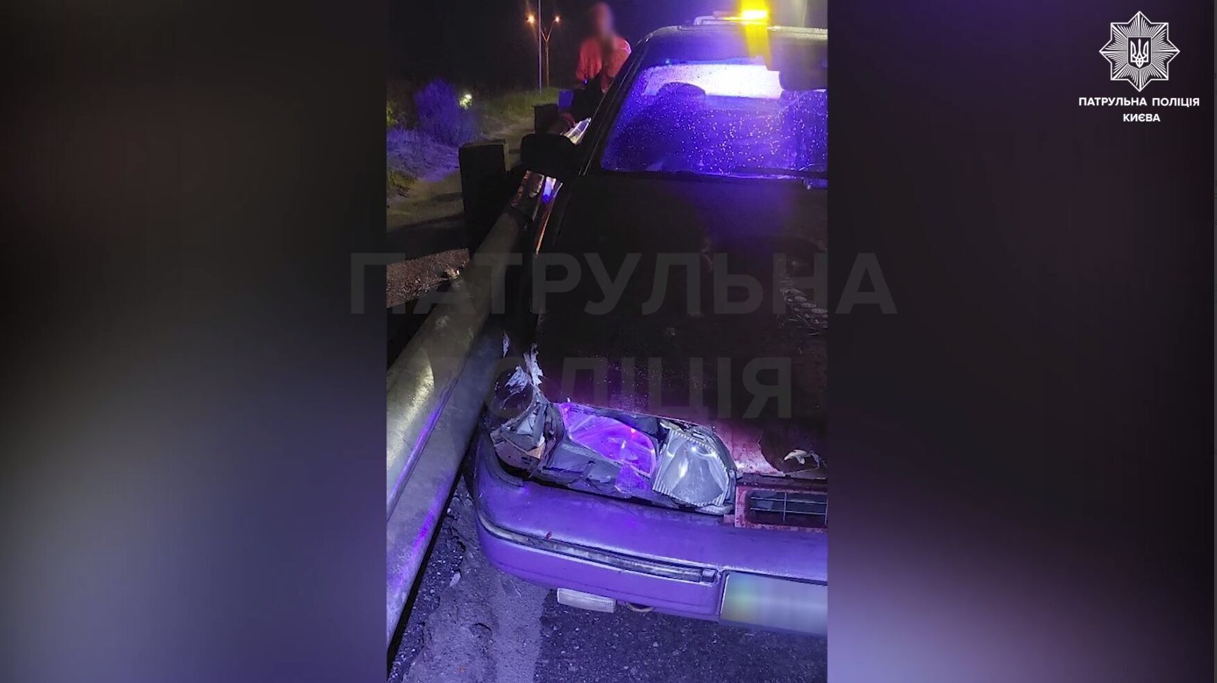 Протаранив відбійник, намагаючись втекти: у Києві патрульні влаштували погоню за п’яним водієм. Відео