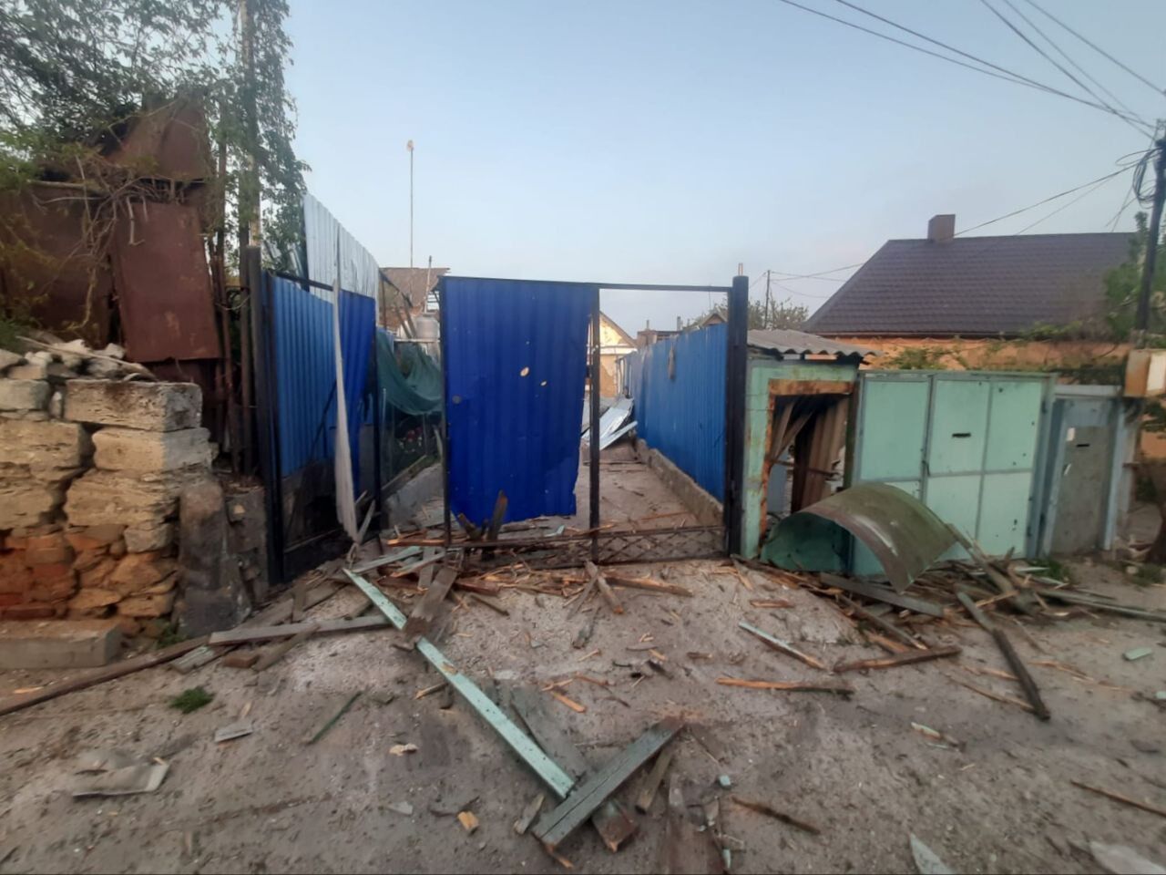 Оккупанты ударили по Никополю, есть разрушения и пострадавшая. Фото