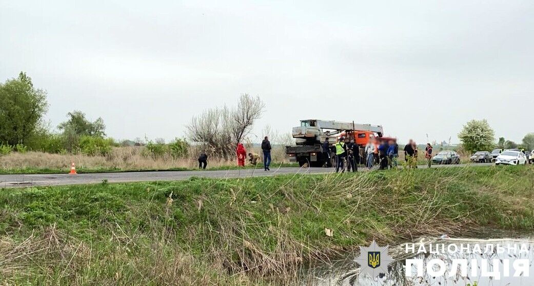 Авто злетіло в річку: на Полтавщині в ДТП загинули двоє чоловіків. Фото