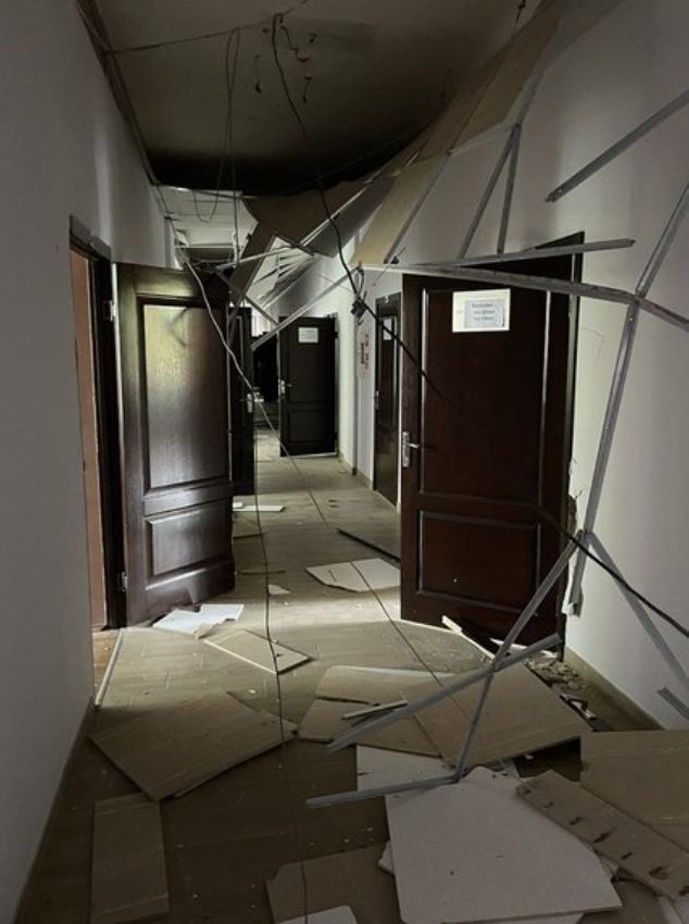 В результате удара РФ по Чернигову поврежден корпус Черниговской политехники. Фото