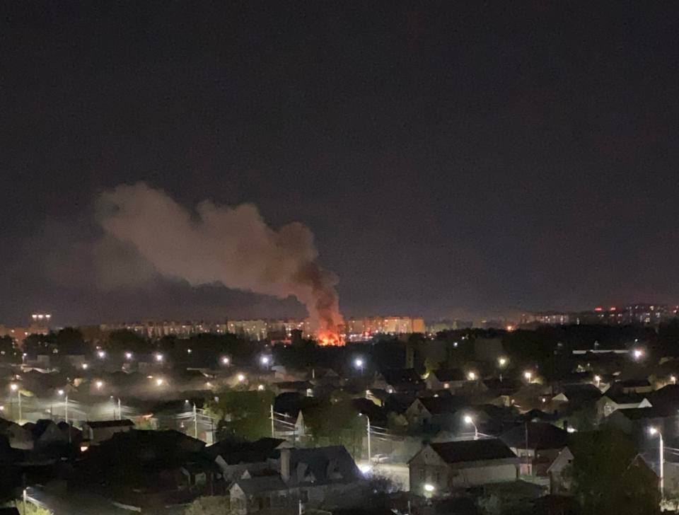 У російському Воронежі пролунали вибухи і почалась пожежа. Фото і відео