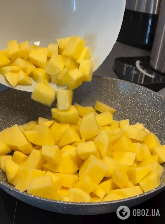 Бюджетна картопляна запіканка з солоними огірками: обов'язково приготуйте на обід