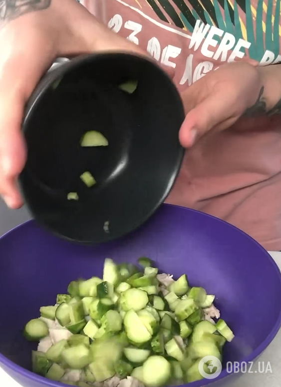 Легкий салат ''Вечірній'' з овочами та куркою: точно не нашкодить фігурі