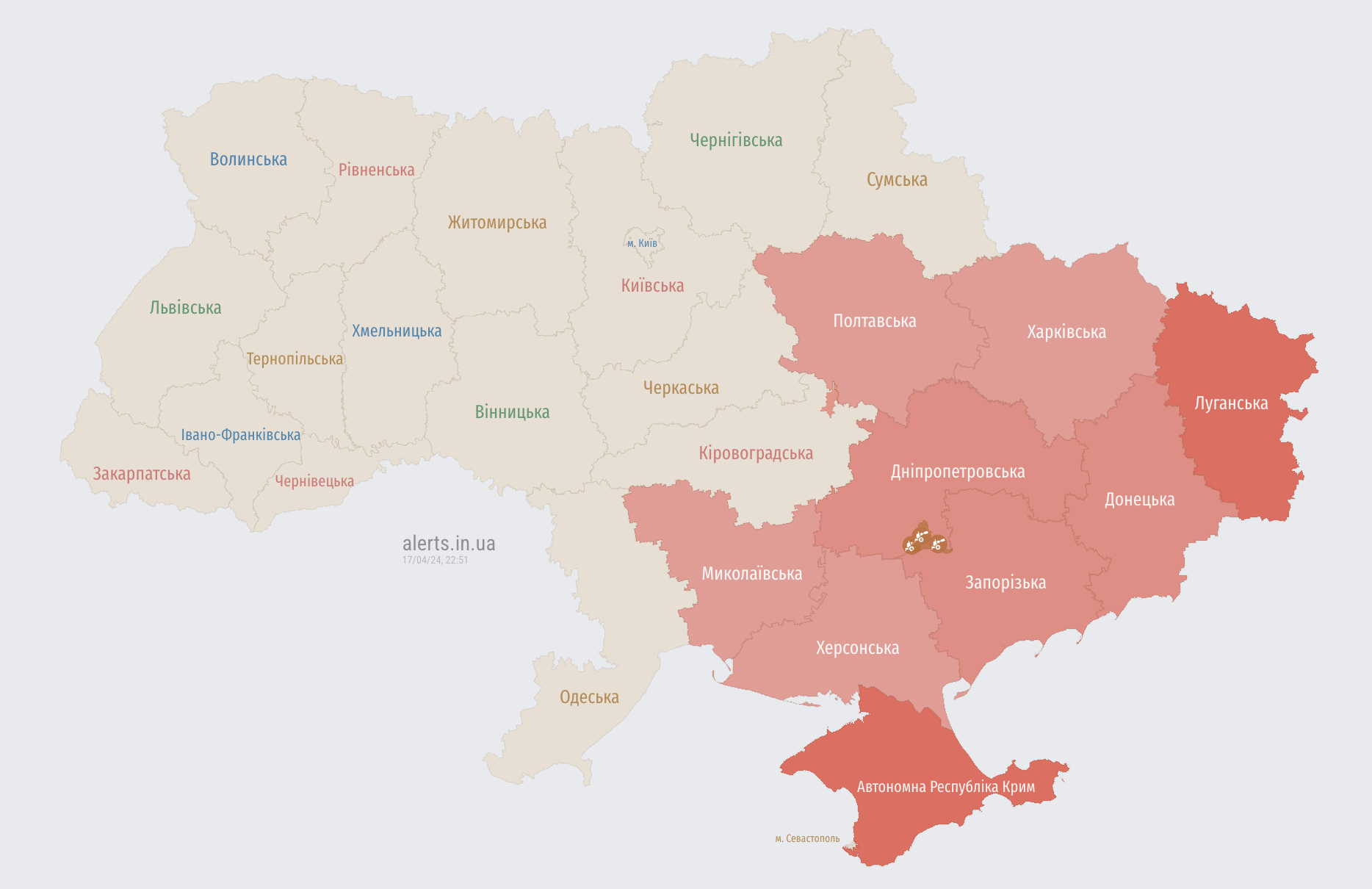 Україною шириться повітряна тривога: ворог запустив "Шахеди" зі східного та південного напрямків 