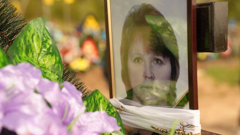 Не выдержало сердце: в Сумской области после похорон погибшего на войне сына умерла мать. Фото