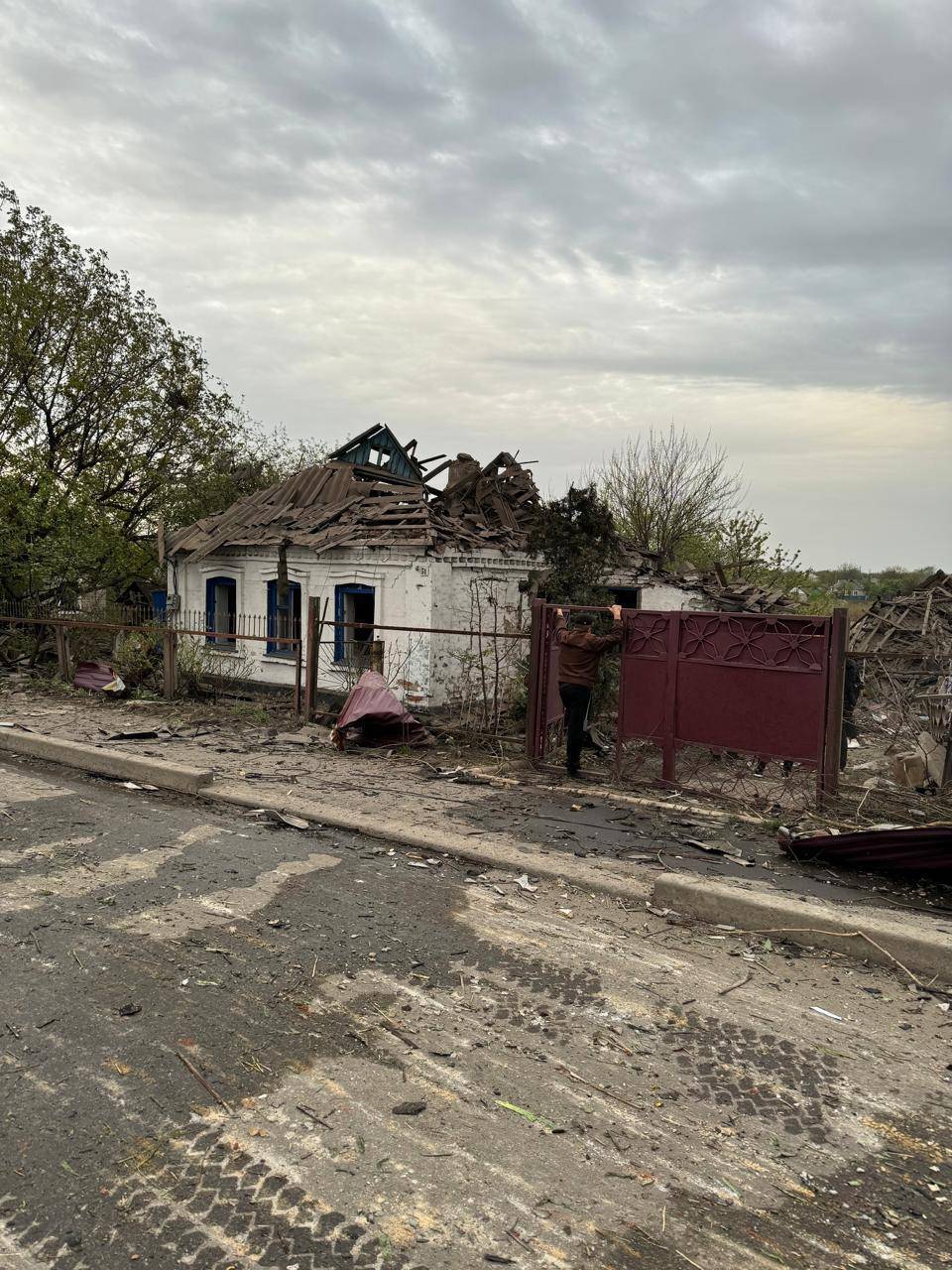 Оккупанты ночью ударили по Селидово и Покровску на Донетчине, погибла женщина. Фото и видео