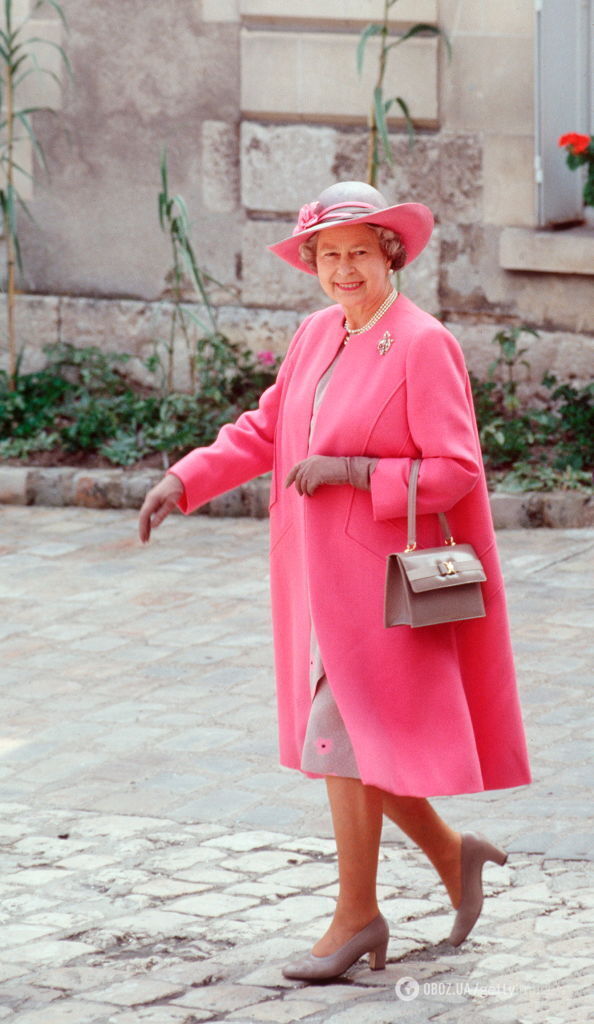 Почему Елизавета II всегда носила яркую одежду: самые известные образы королевы, которую называли иконой стиля