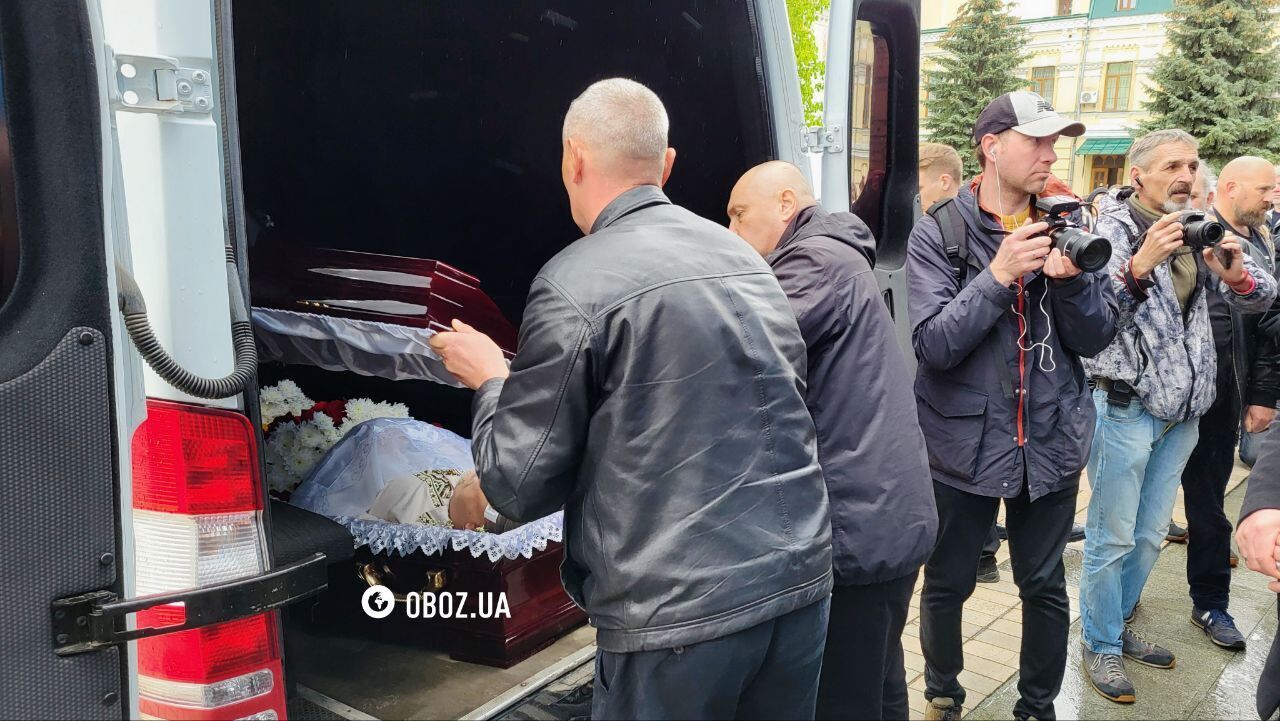 Дмитра Капранова провели в останню путь оплесками: всі присутні плакали. Фото і відео