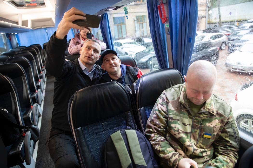 До Берліна на протезування поїхали перші 13 українських військових: Кличко розповів подробиці. Фото