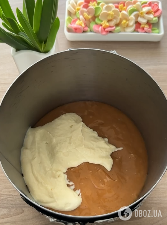 Яку смачну випічку приготувати на Великдень: рецепт карамельного багатошарового кексу
