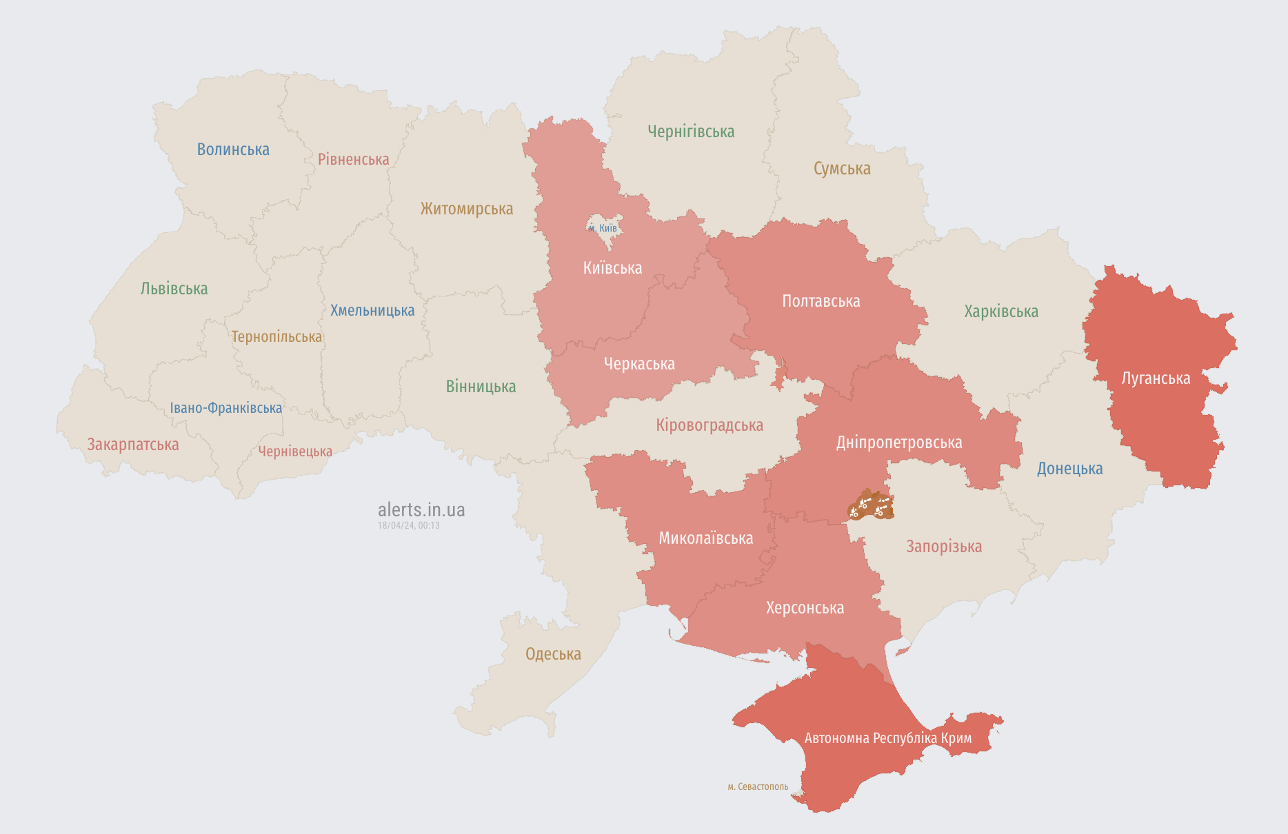 Україною шириться повітряна тривога: ворог запустив "Шахеди" зі східного та південного напрямків 