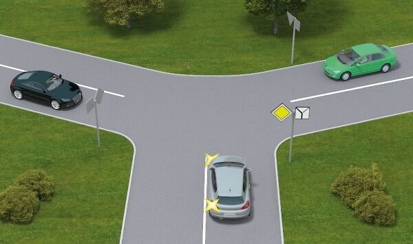 Як має вчинити водій авто на перехресті: завдання з ПДР