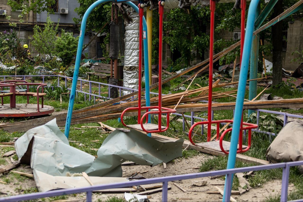 Оккупанты атаковали Днепропетровщину: повреждено предприятие, разрушены дома, среди погибших дети. Фото