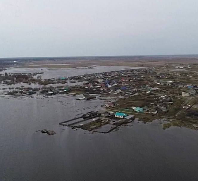 Затоплено кілька мікрорайонів: місто Курган в РФ продовжує йти під воду. Фото і відео