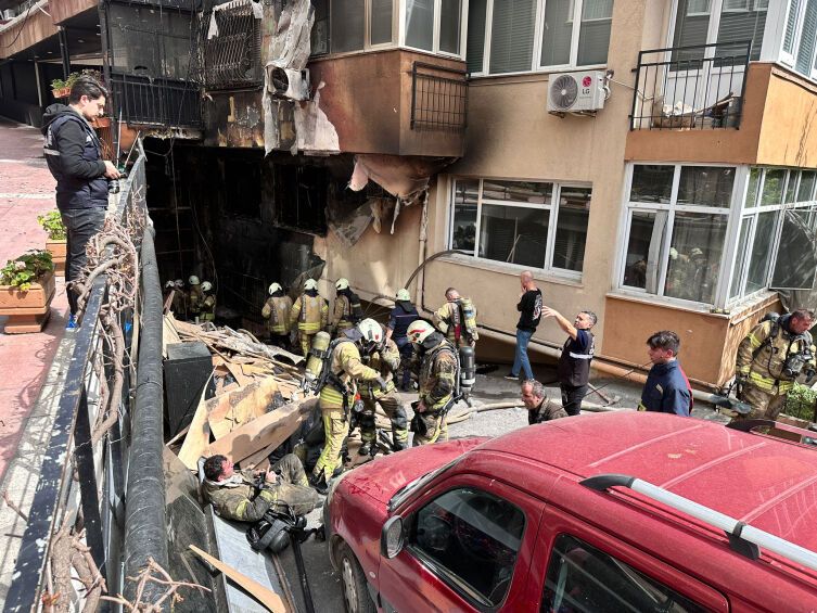 В Стамбуле вспыхнул пожар: десятки человек погибли. Фото и видео