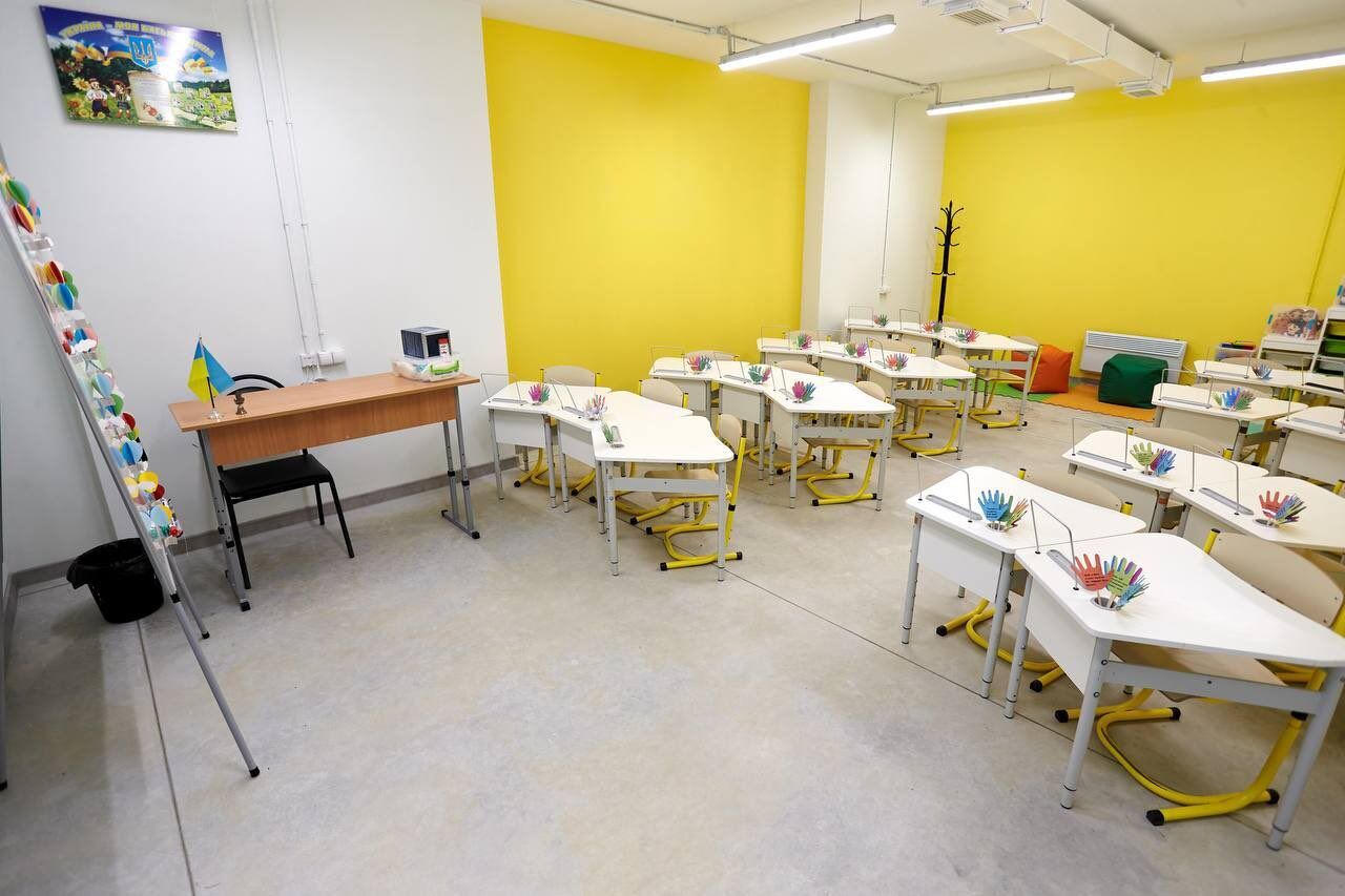 В Харькове построили первую подземную школу: имеет 20 классных комнат и может принять 900 учеников в две смены. Фото