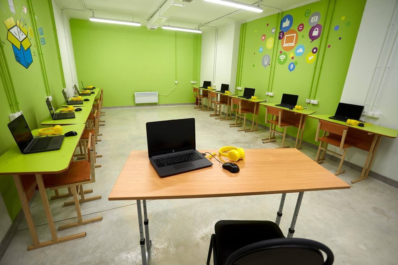 В Харькове построили первую подземную школу: имеет 20 классных комнат и может принять 900 учеников в две смены. Фото
