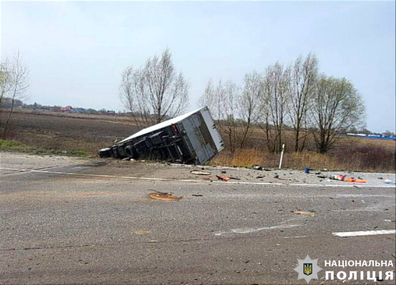 Под Киевом произошла авария с участием двух грузовиков, есть погибший. Подробности и фото