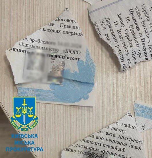 У столиці затримали чоловіків, які організували "бізнес" з продажу квартир померлих киян. Подробиці і відео