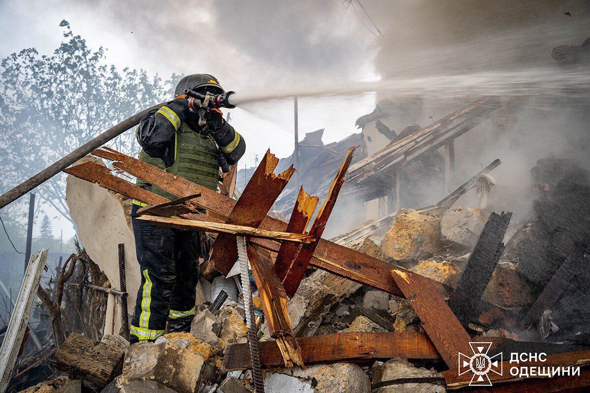 В Одессе после обстрела возник пожар