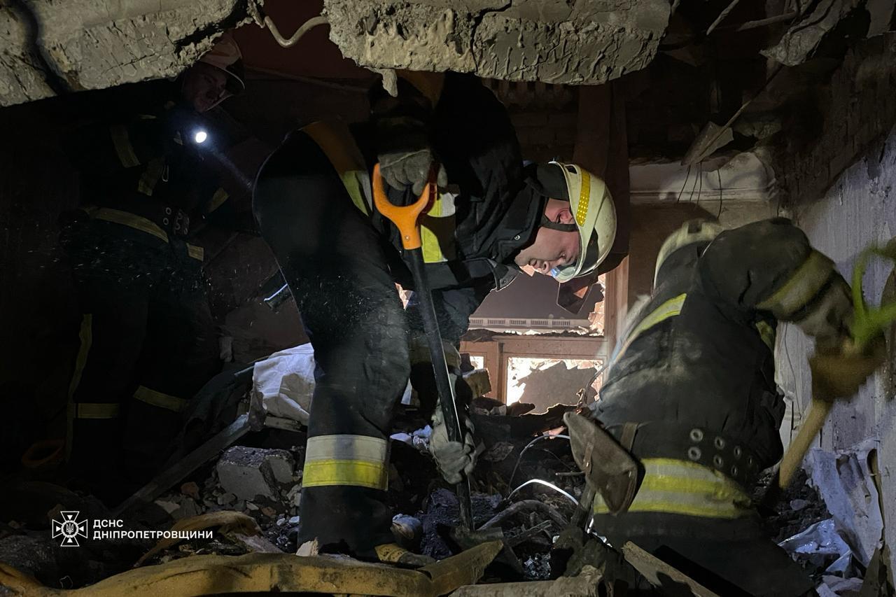 В Днепре завершены аварийно-спасательные работы после удара РФ: из-под завалов деблокировали тело погибшего мужчины