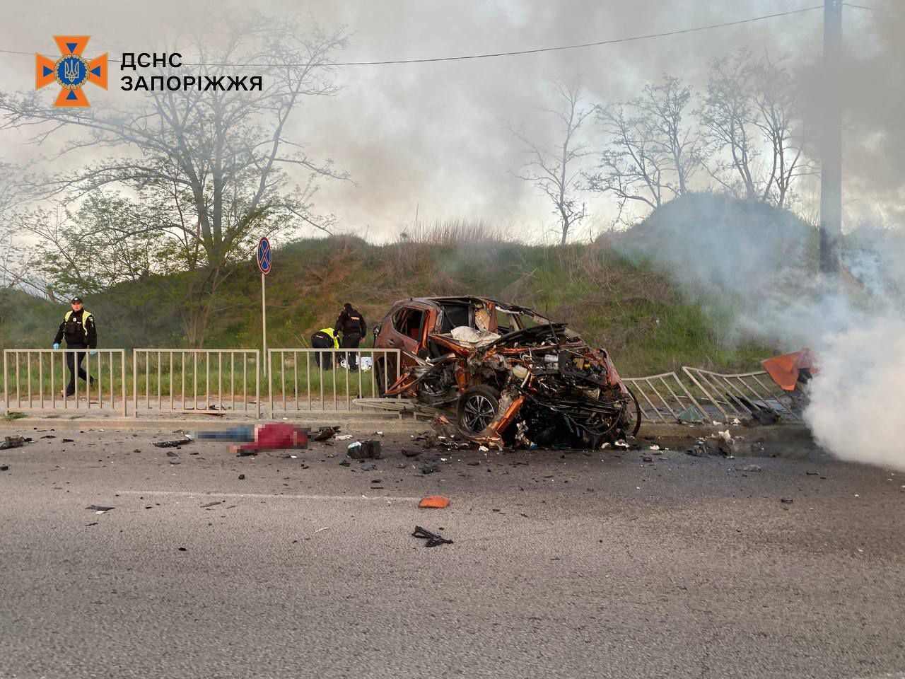 У Запоріжжі внаслідок ДТП загинули дві людини, ще двоє постраждали: одна з машин загорілась. Фото