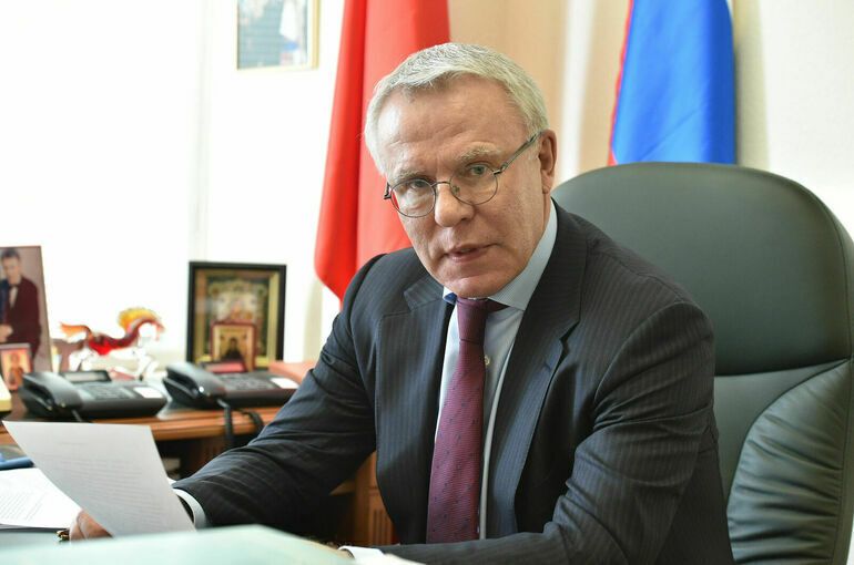 "Дебільний президент". Фетісов відзначився хамською витівкою на адресу Макрона