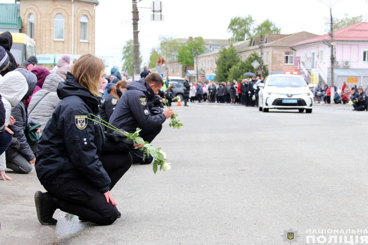 На Чернігівщині попрощалися з поліцейською Аліною Миколаєць, яка загинула внаслідок ракетного удару РФ. Фото