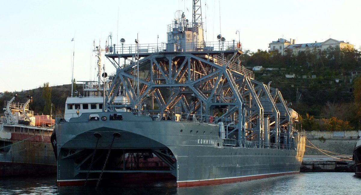 ЗСУ уразили у Севастополі 100-річний російський корабель "Коммуна": що про нього відомо