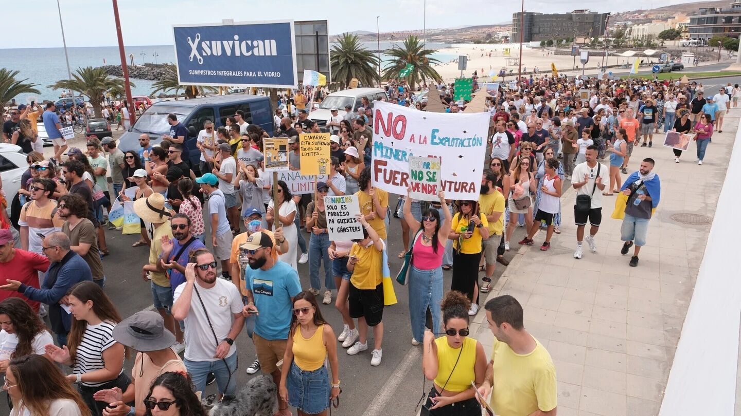 На Канарских островах начали голодовку против массового туризма