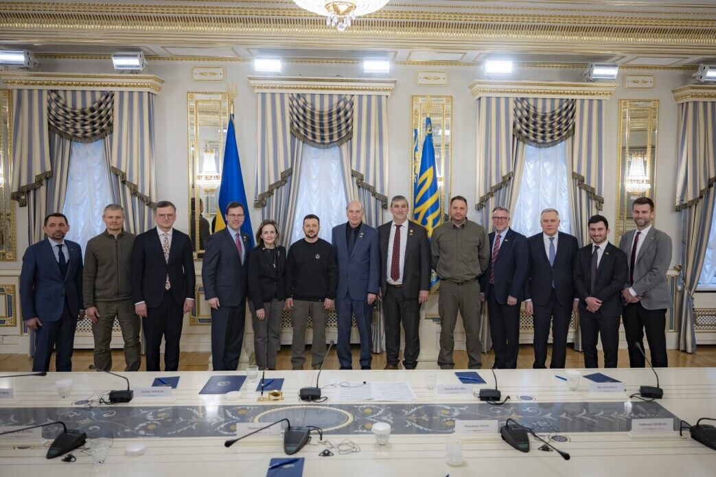 "Поддержка Украины непоколебима": в Киев прибыла двухпартийная делегация Конгресса США