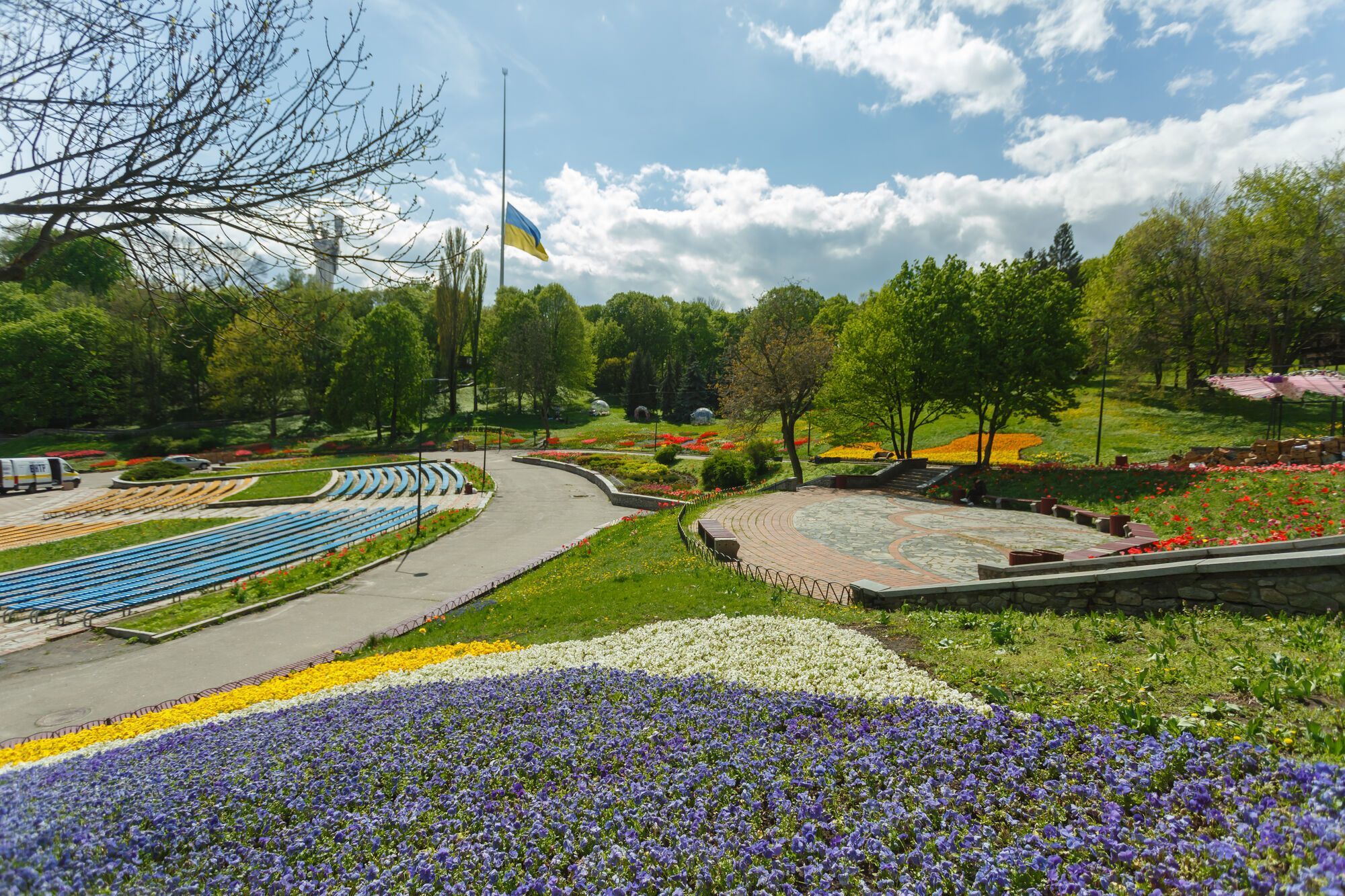 Весна на Співочому: в столичному парку відкриється сезонна виставка квітів