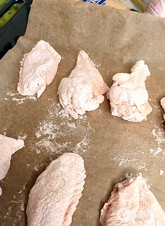 Хрустящие куриные крылышки в сырной панировке для обеда: к картофелю, макаронам или любой каше