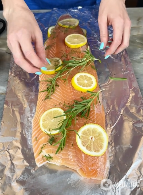Дивно, але смачно: блогерка поділилась лайфхаком з приготування лосося в посудомийній машині