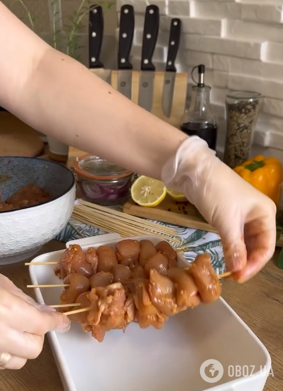 Соковитий курячий шашлик в духовці: в чому замаринувати м'ясо