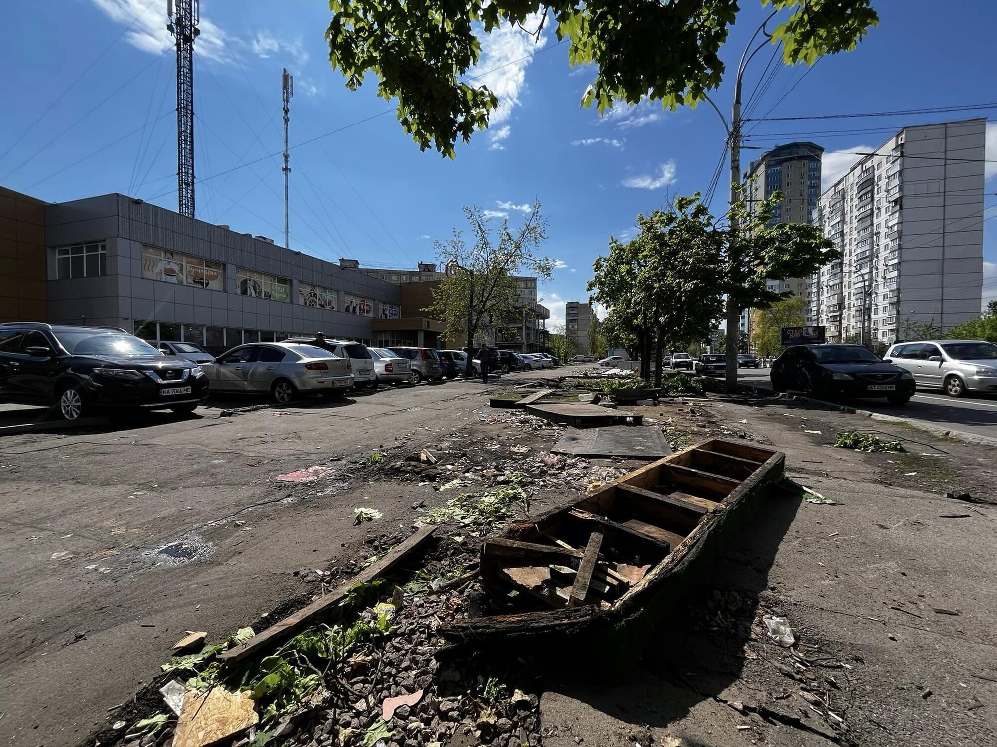 В Киеве на Оболони демонтировали одну из крупнейших и старейших точек с киосками. Фото