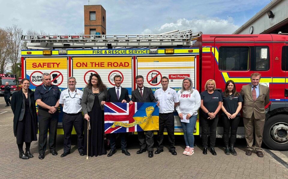 Великобритания передала Украине большую партию пожарно-спасательной техники. Фото