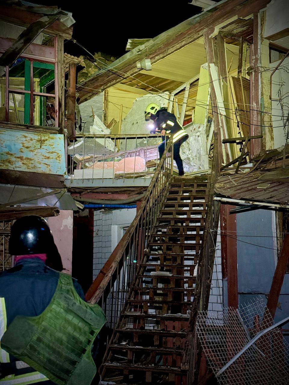 Окупанти атакували Одесу "Шахедами": пошкоджено будинки, постраждали дев’ятеро людей. Фото й відео