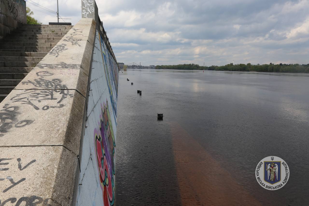 Самый высокий уровень этой весны: в Киеве за сутки вода в Днепре поднялась на 36 см. Фото и видео