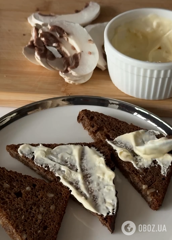 Елементарні бутерброди з сирими шампіньйонами: можна їсти у піст