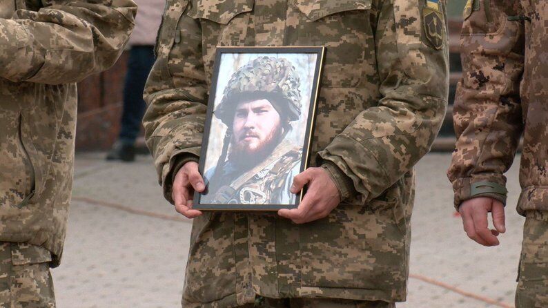 Дві зруйновані долі: у Черкасах попрощалися із захисниками України, які загинули на Донбасі. Фото та відео