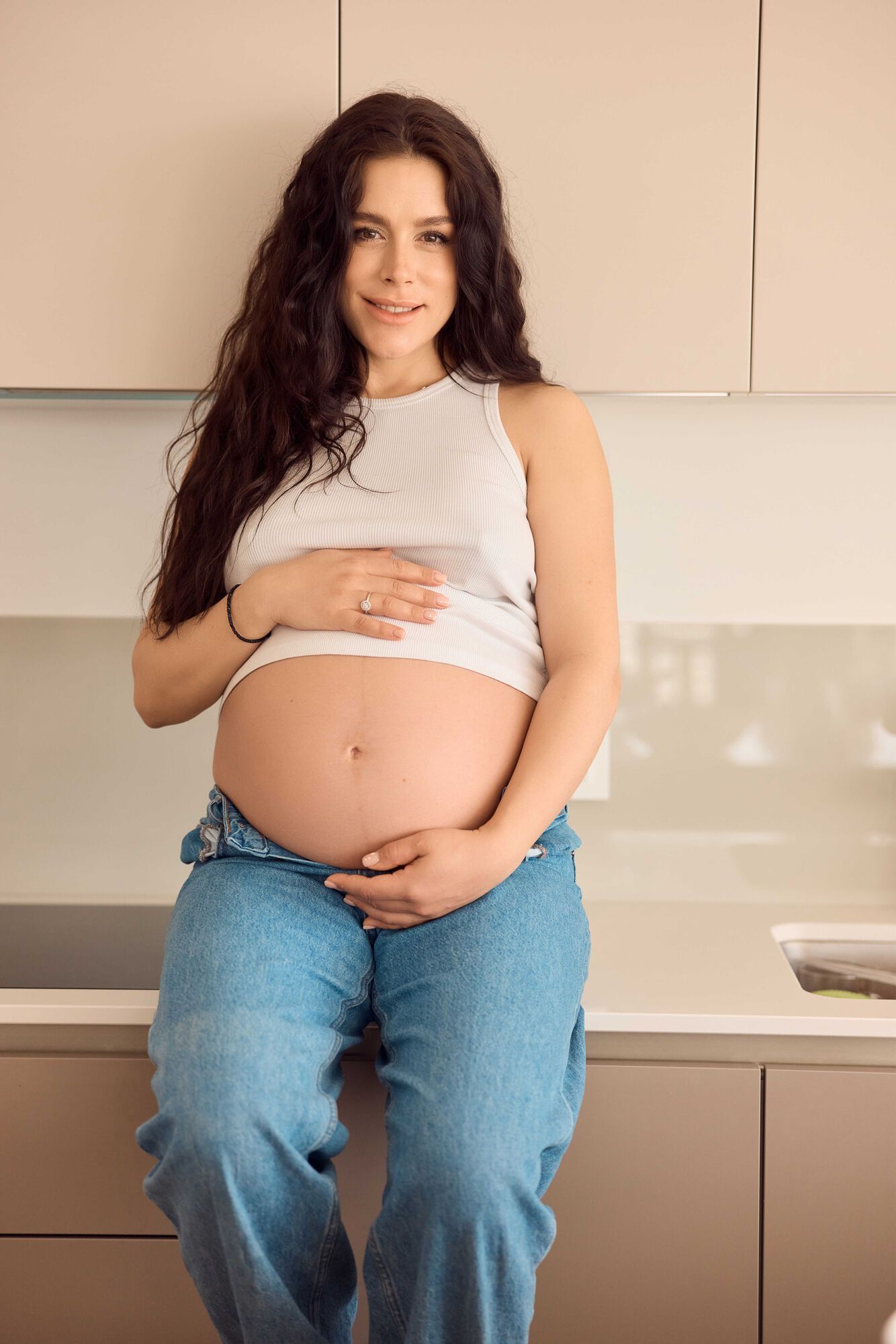 Иванна Онуфрийчук показала себя на последнем месяце беременности и объяснила, почему не будет рожать в Украине