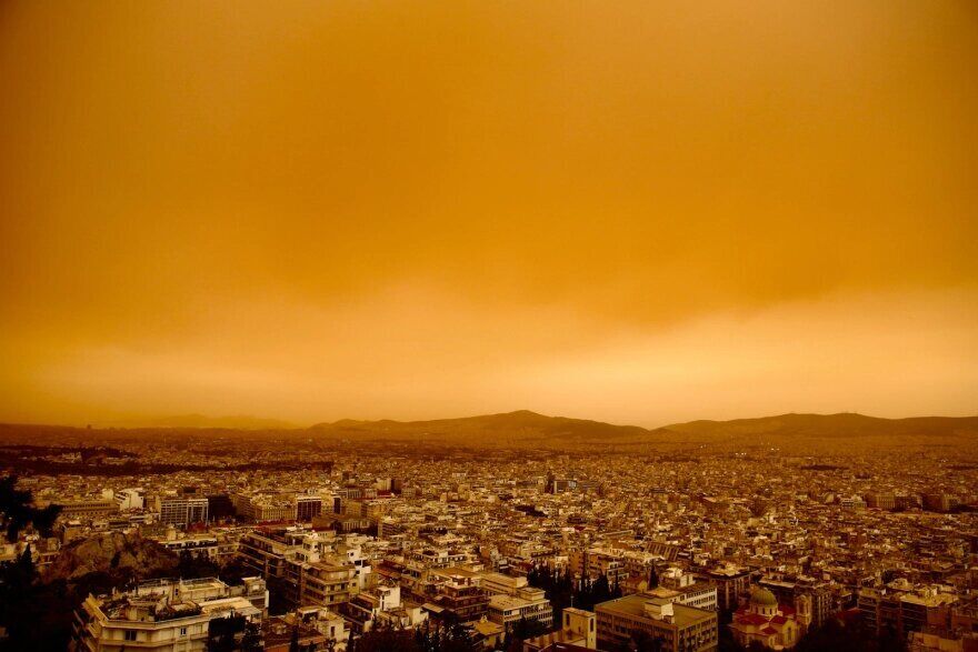 Панорама Арракіса: Грецію накрила піщана буря із Сахари. Ефектні фото і відео