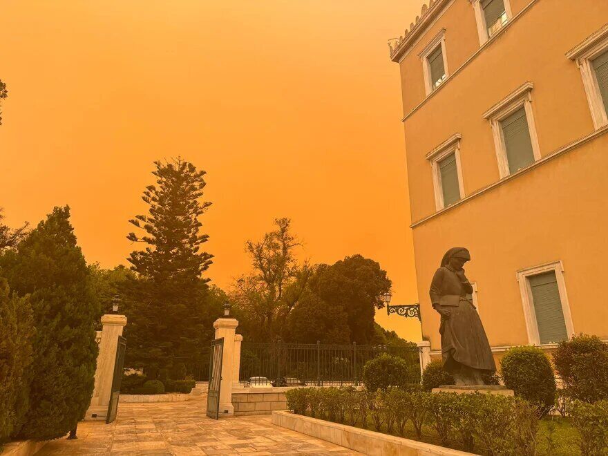 Панорама Арракиса: Грецию накрыла песчаная буря из Сахары. Эффектные фото и видео