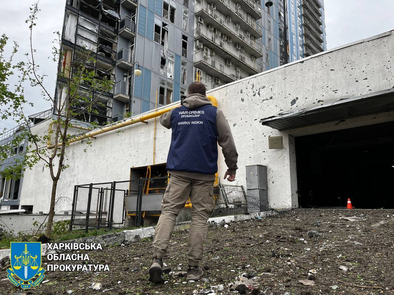 Россияне обстреляли ракетами Харьков и область: поврежден жилой комплекс, есть пострадавшие. Фото и видео