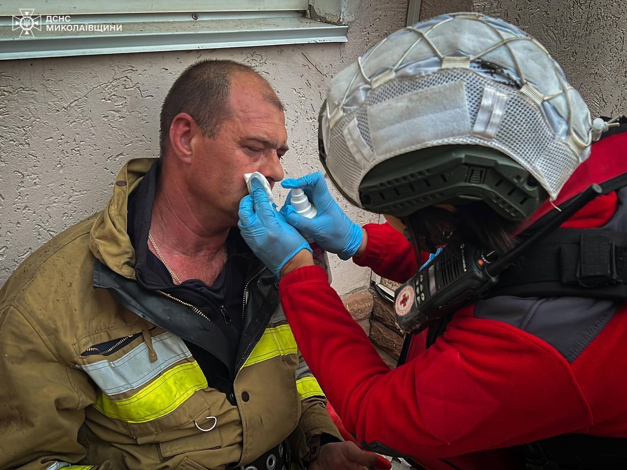 У Миколаєві вибухнув невідомий пристрій і спалахнула пожежа: постраждали 5 рятувальників. Фото