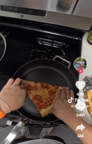 Як розігріти піцу без мікрохвильовки, щоб вона залишалася смачною: простий спосіб